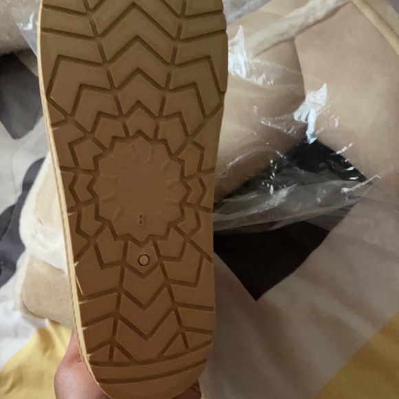 Boots - Picture 4 of 5